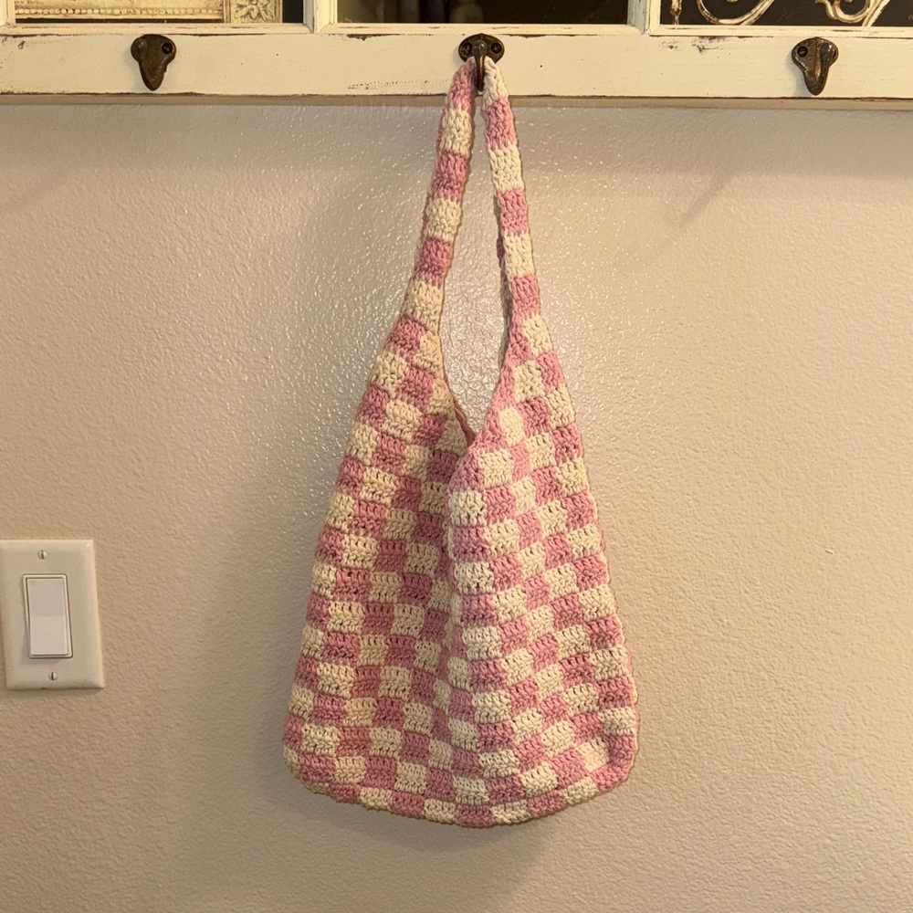 Chic Pink and Cream Checkered Shoulder Bag